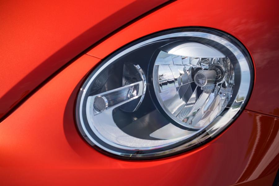 Детали экстерьера Volkswagen Beetle R-Line 2017 года  (UK) (фото 23 из 31)